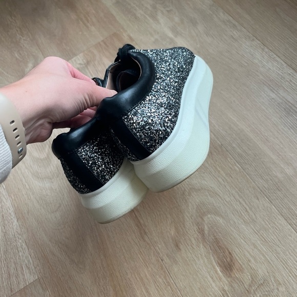 LINEA PAOLO tennis shoe — silver glitter size 11. - Picture 4 of 7